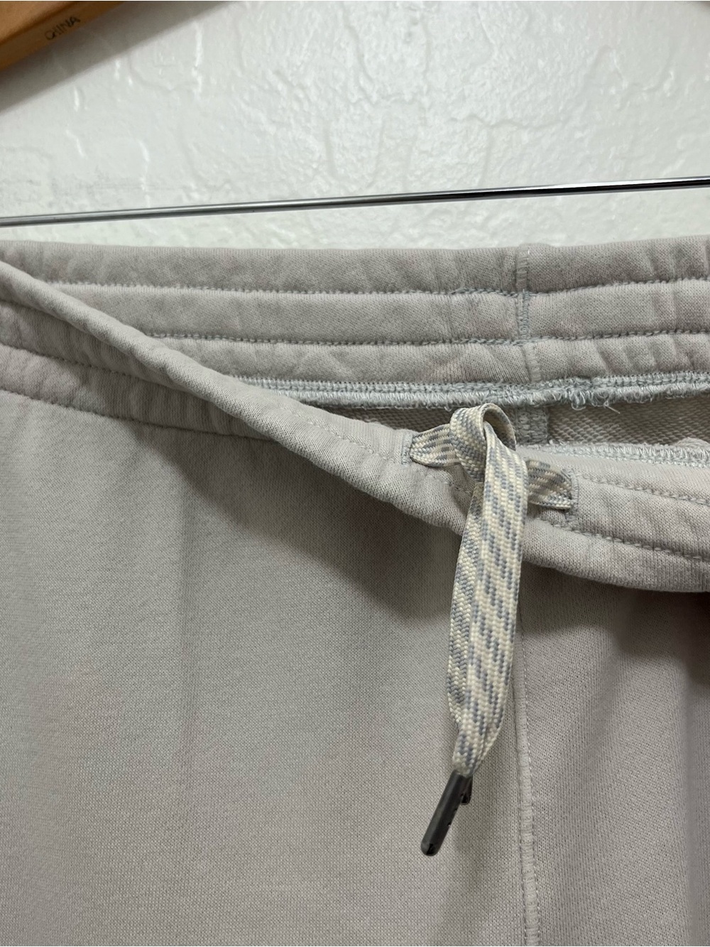 Vuori Sedona Wideleg Sweatpants Cream VW4044 Fleece Split Hem Size L - Picture 3 of 7